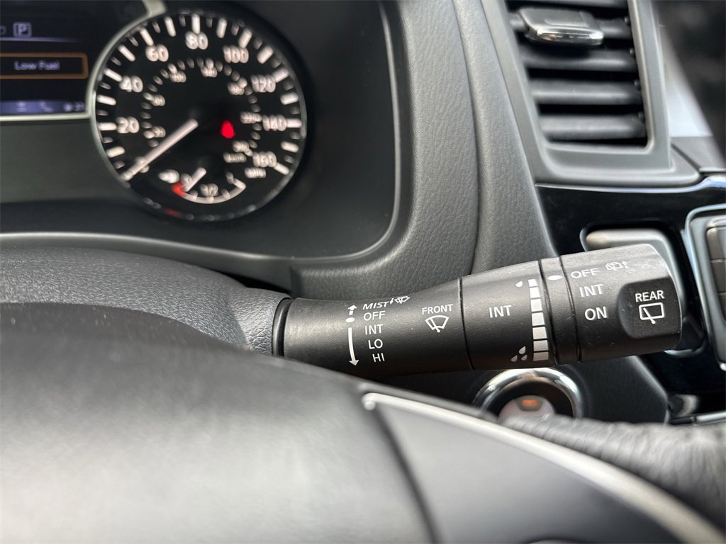 Used 2020 Nissan Pathfinder SV image 19