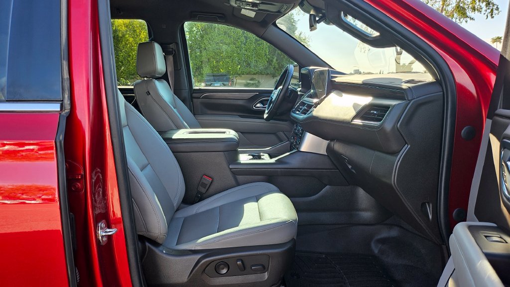 Used 2023 Chevrolet Tahoe LT w/ Luxury Package RWD image 22