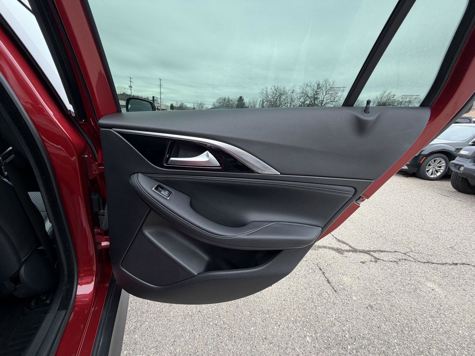 Used 2018 INFINITI QX30 AWD image 22