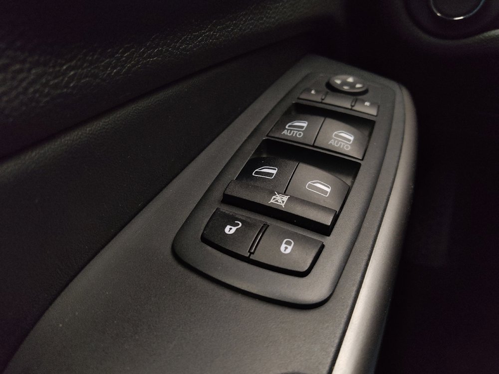 Used 2021 Jeep Cherokee Latitude Lux w/ Sun & Sound Group image 27