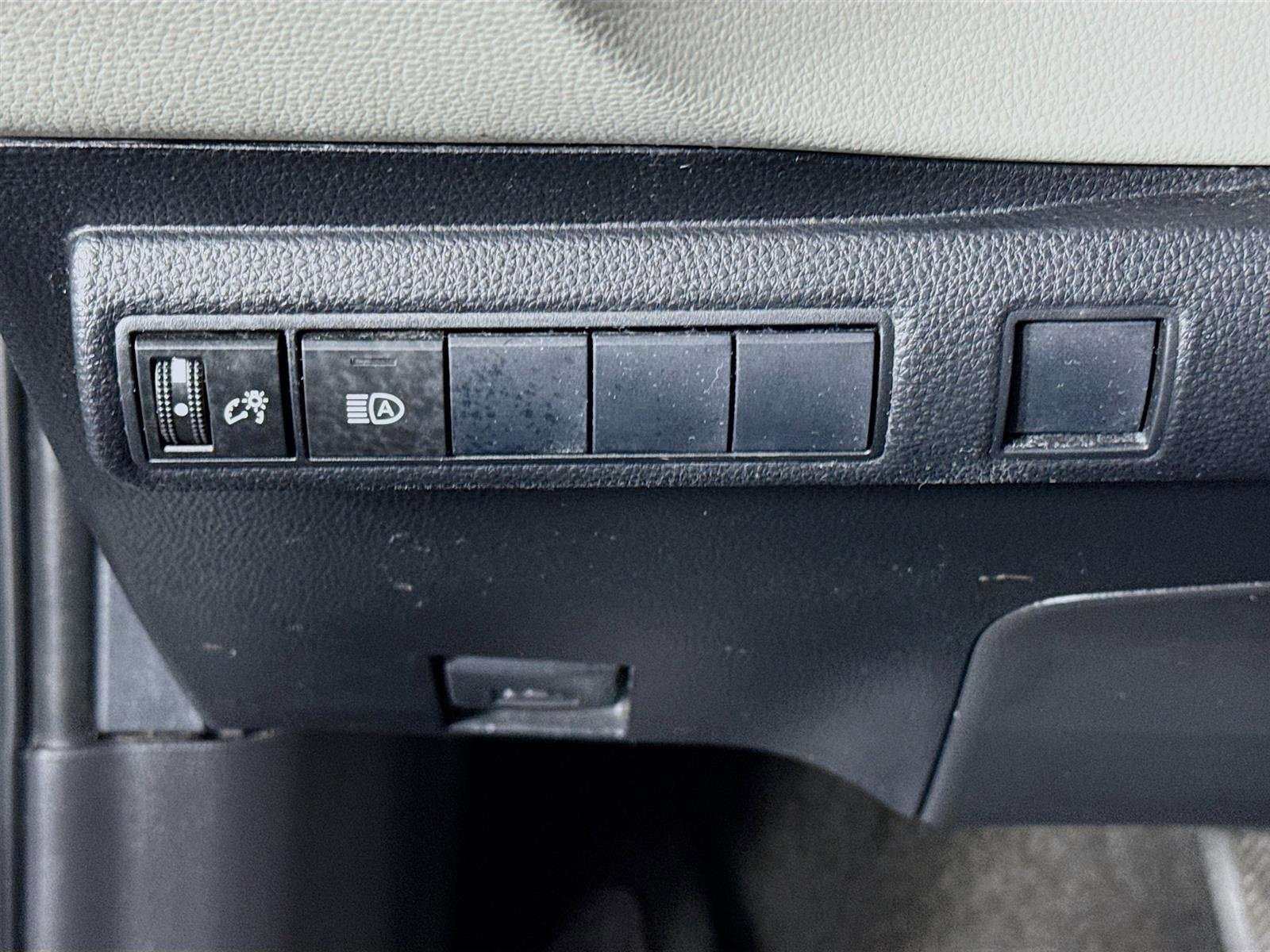 Used 2021 Toyota Corolla LE image 11