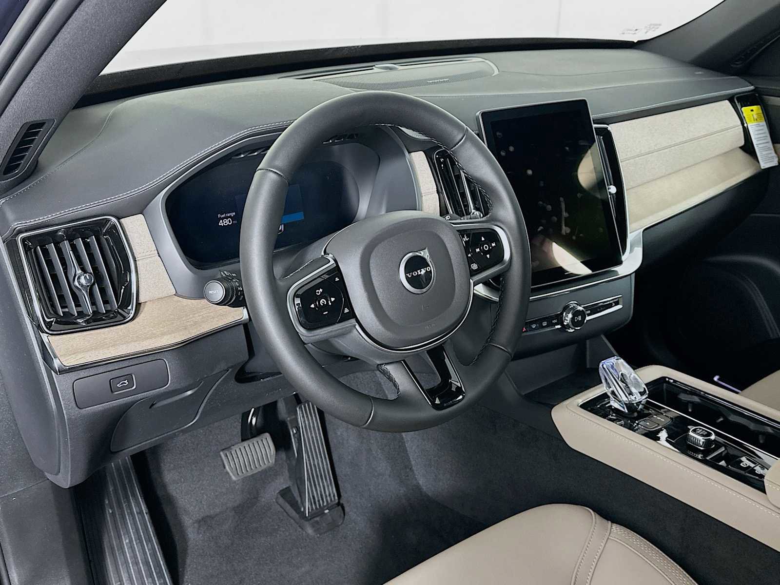 New 2026 Volvo XC90 B6 Plus w/ Protection Package Premier image 9