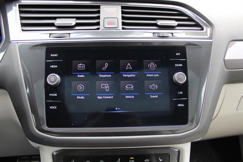 Used 2022 Volkswagen Tiguan SE R-Line image 10