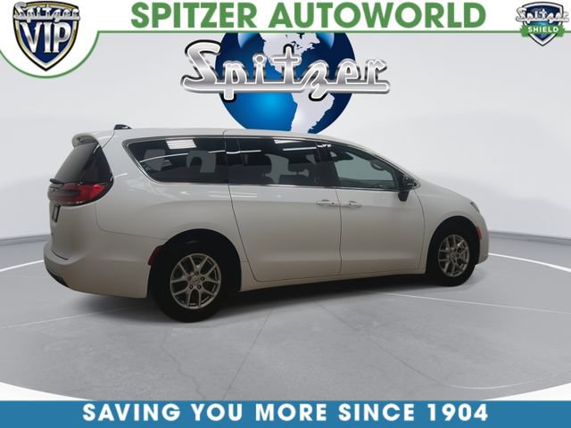 Used 2025 Chrysler Pacifica Select FWD image 10