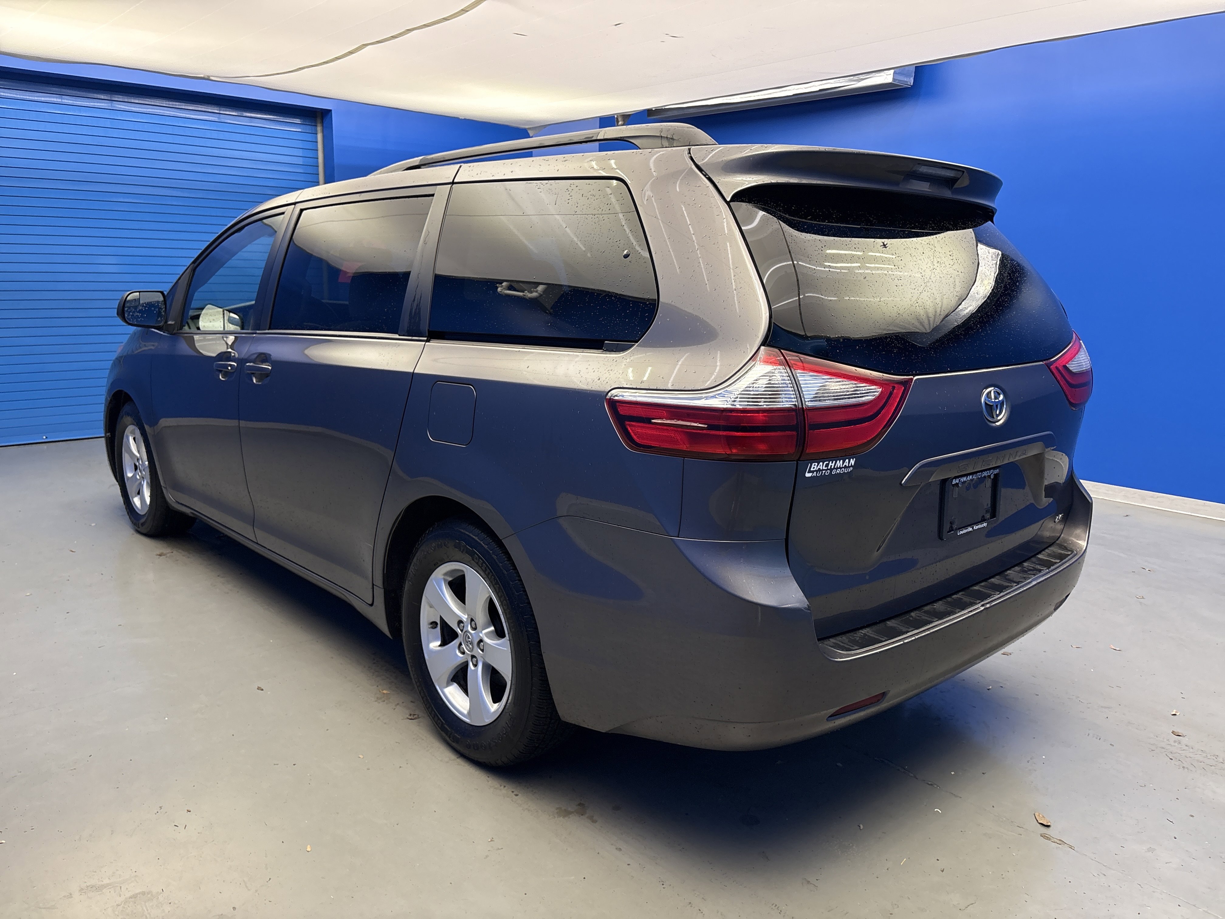 Used 2017 Toyota Sienna LE image 5