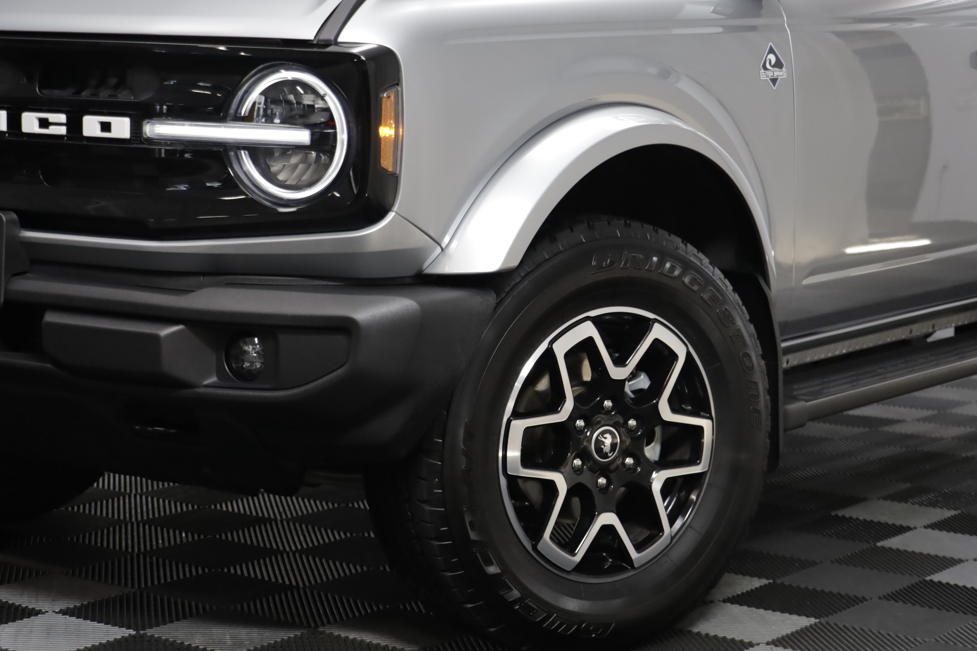 Used 2023 Ford Bronco Outer Banks AWD/4WD image 3