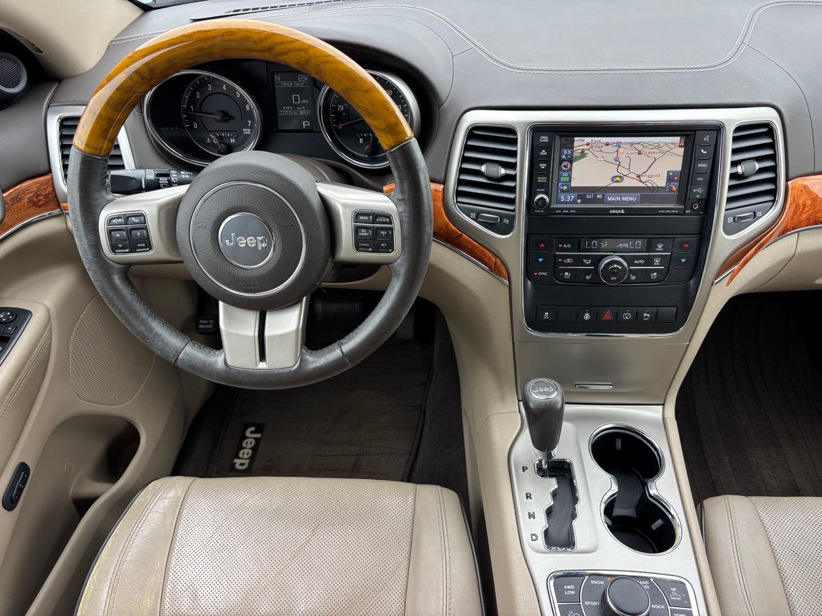 Used 2013 Jeep Grand Cherokee Overland w/ Advance Technology Group AWD/4WD image 18