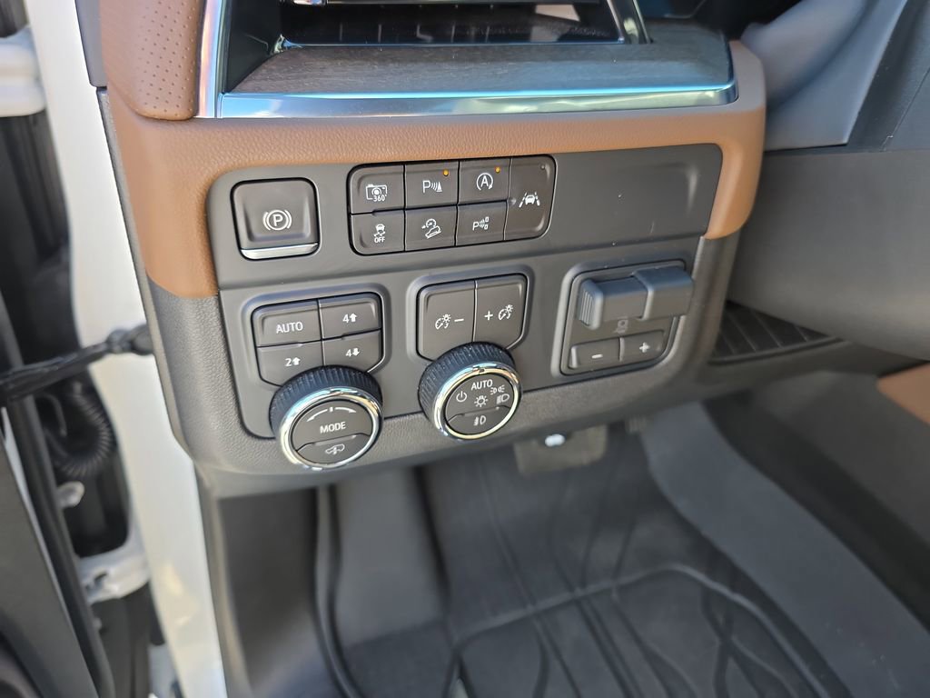 Used 2025 Chevrolet Tahoe High Country AWD/4WD image 23