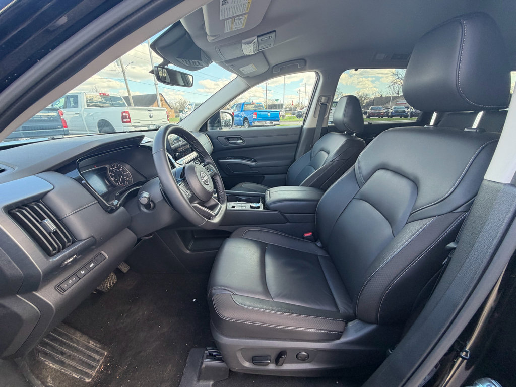 Used 2025 Nissan Pathfinder SL image 23