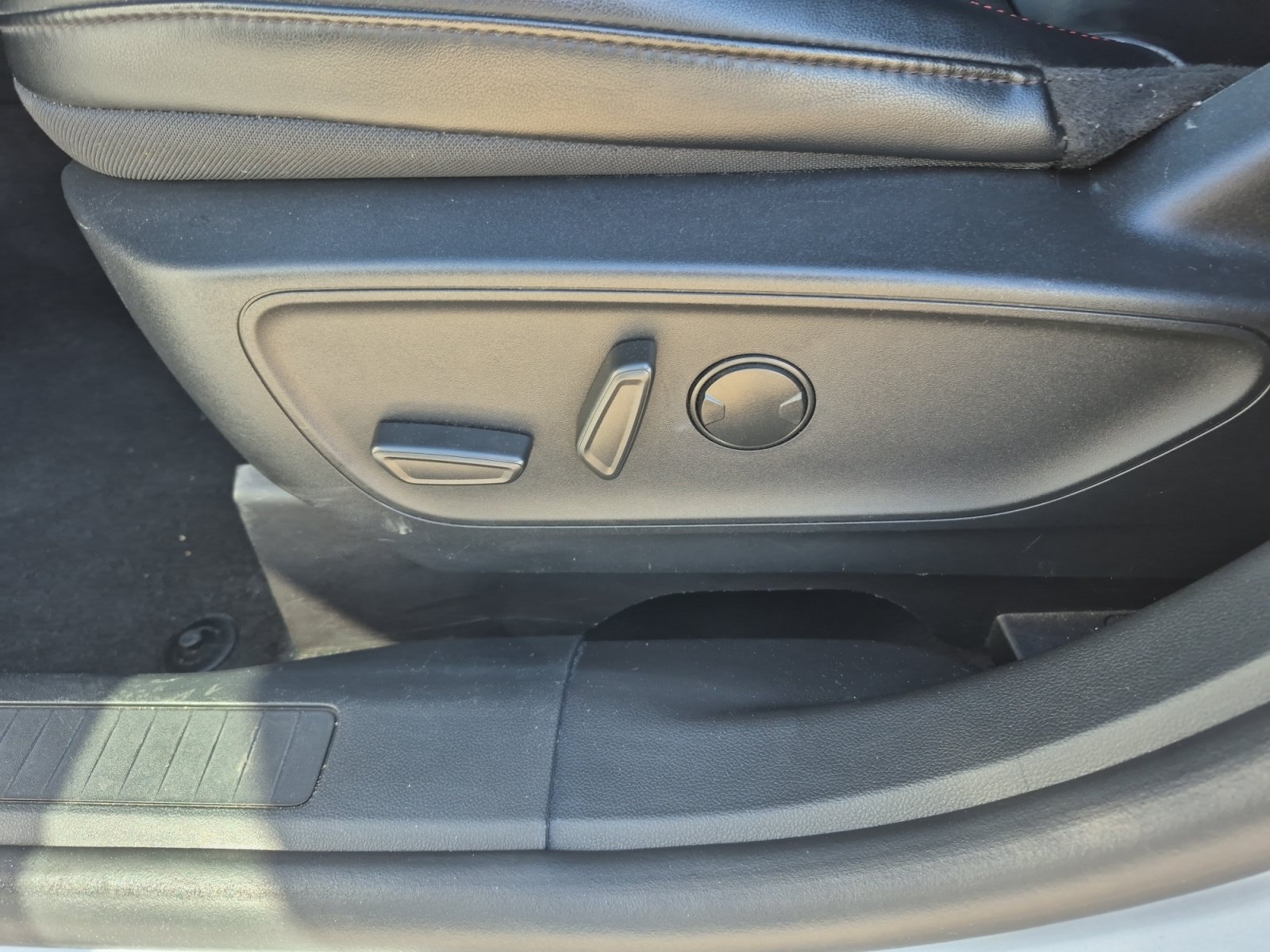 Used 2025 Ford Escape ST-Line Select AWD/4WD image 13