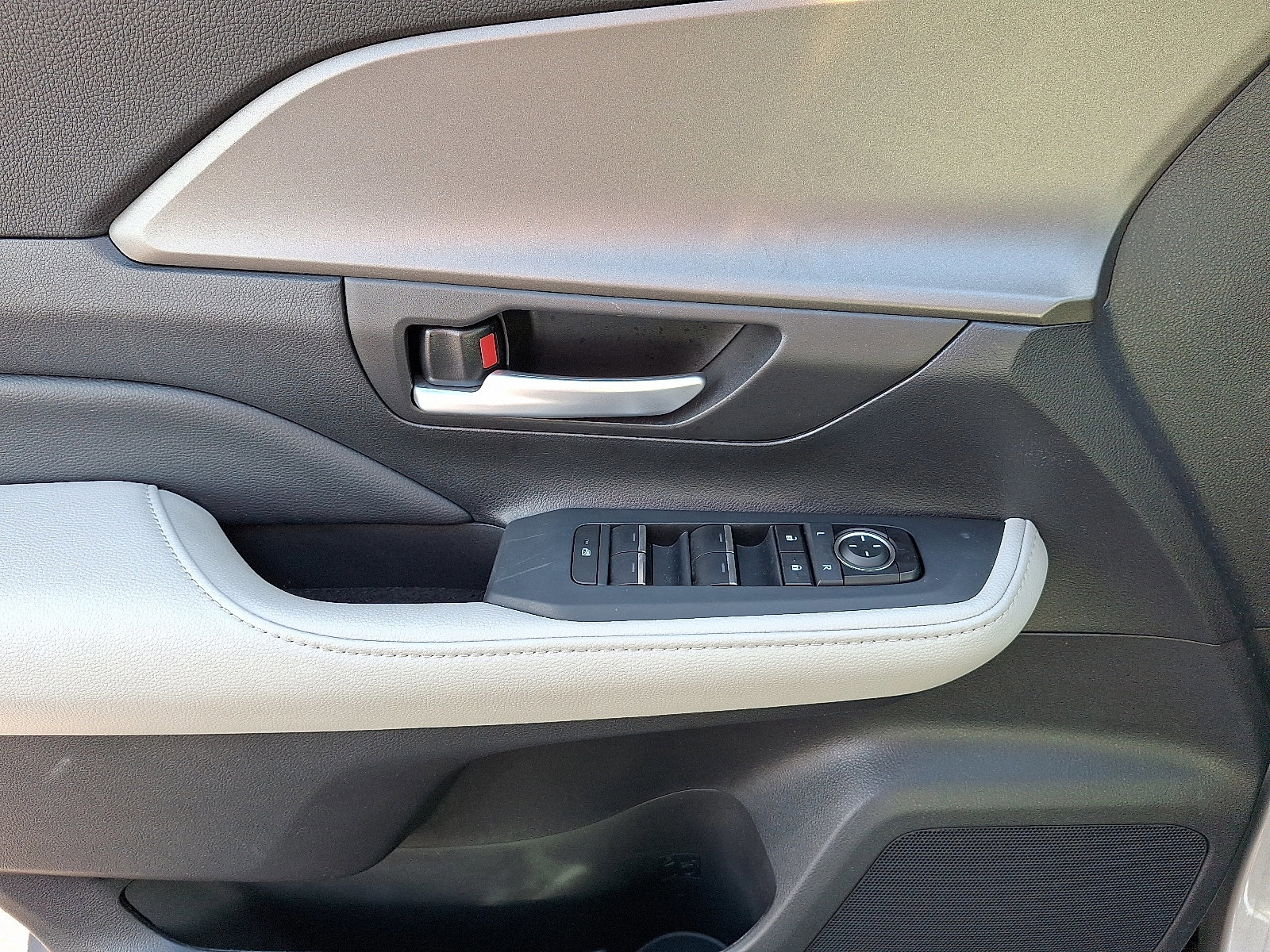 Certified 2025 Toyota Grand Highlander AWD image 13