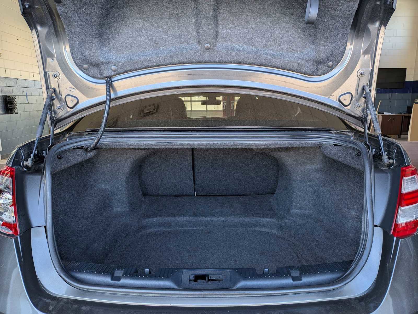 Used 2015 Ford Taurus Limited FWD image 31