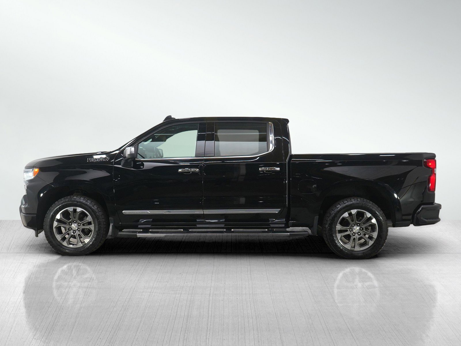 Used 2023 Chevrolet Silverado 1500 High Country AWD/4WD image 2