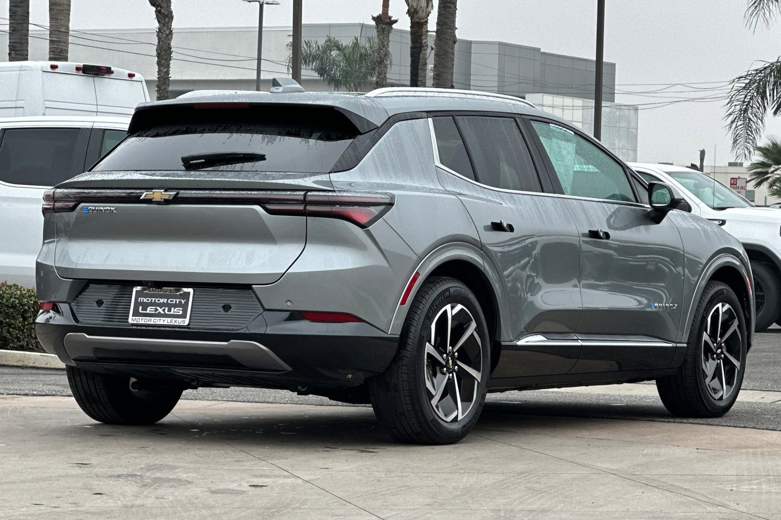 Used 2025 Chevrolet Equinox EV LT w/ Convenience Package image 4