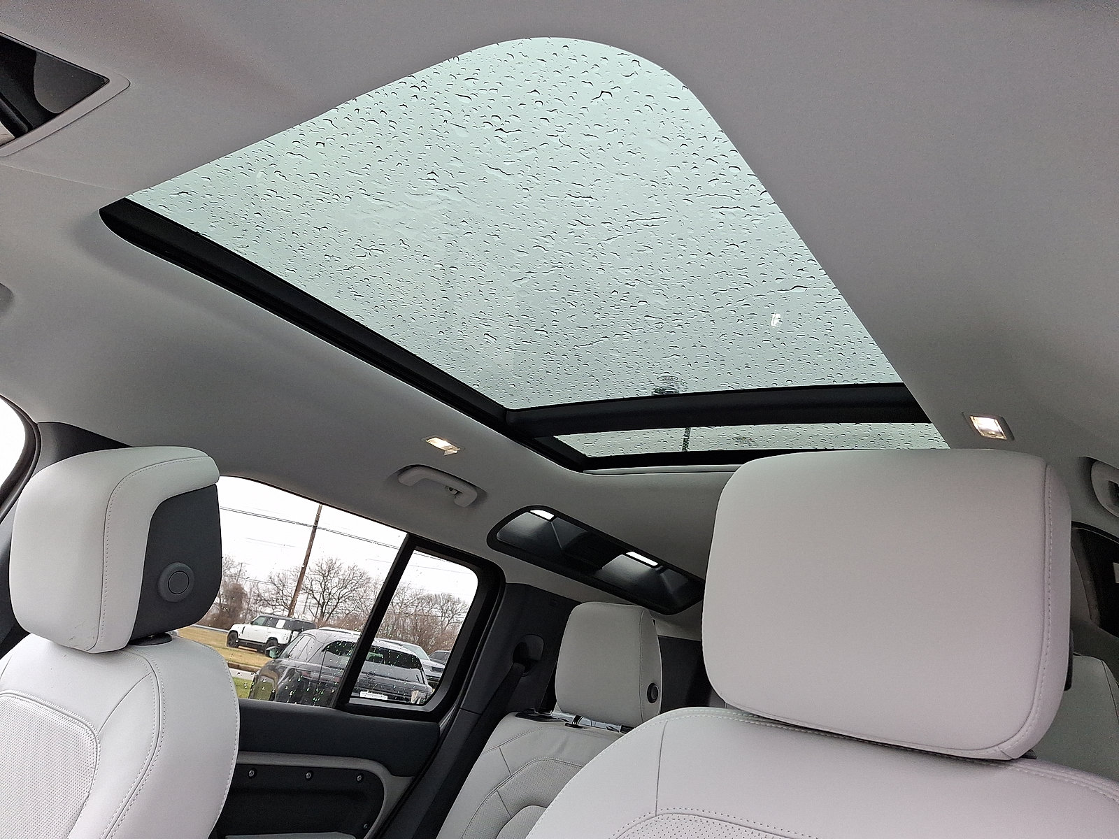 New 2026 Land Rover Defender 110 X-Dynamic SE image 6