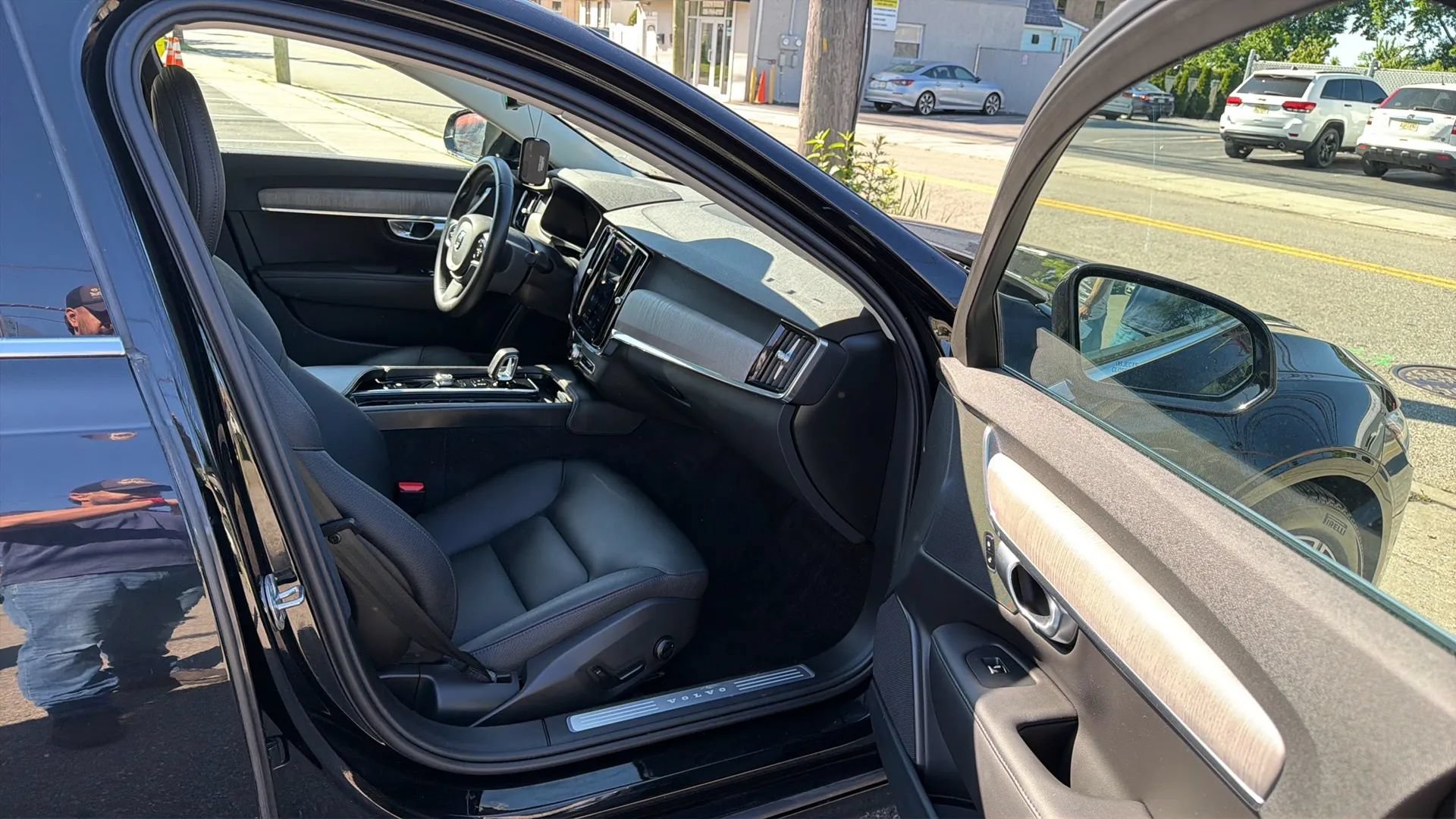 Used 2024 Volvo S90 B6 Plus AWD/4WD image 23