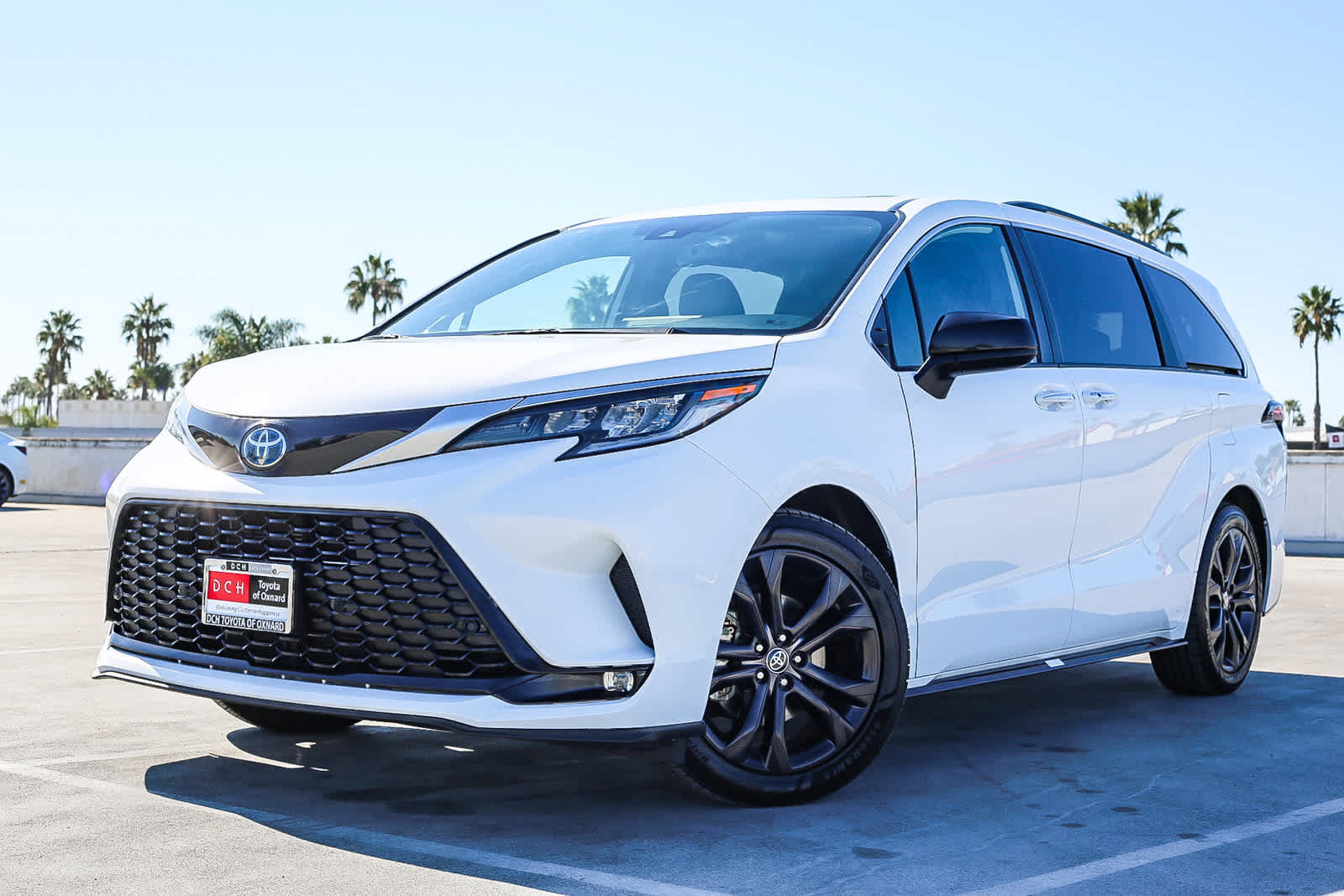 Certified 2023 Toyota Sienna XSE w/ XSE Plus Package FWD image 1