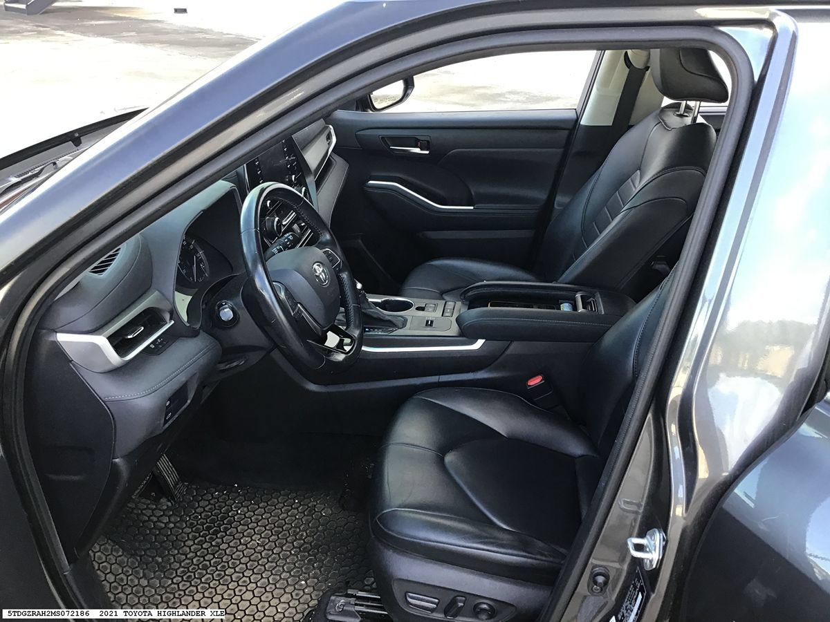 Used 2021 Toyota Highlander XLE FWD image 8
