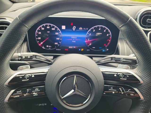 Used 2024 Mercedes-Benz GLC 300 4MATIC image 23