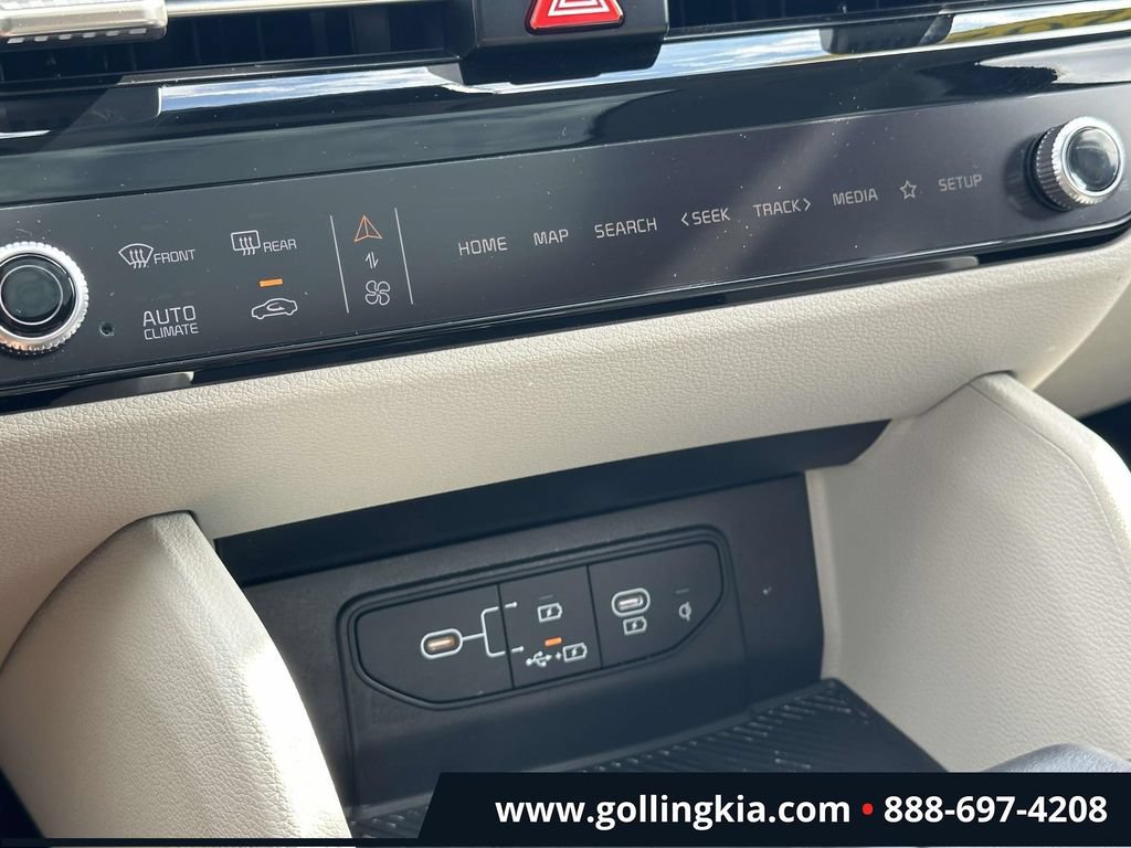 Certified 2026 Kia Sportage EX w/ EX Panorama Roof Package FWD image 26