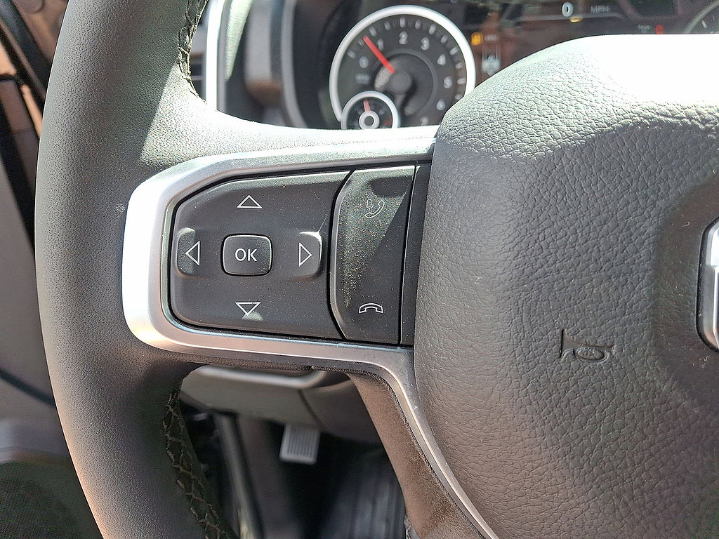 Used 2025 RAM 5500 4x4 Crew Cab image 9