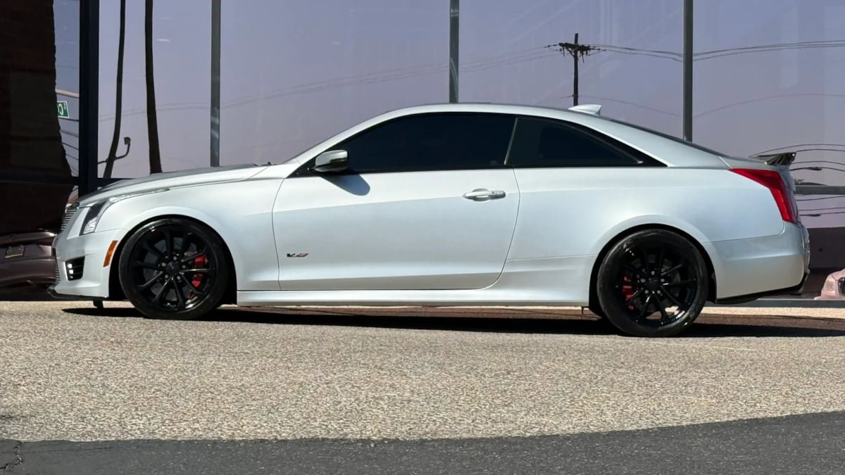 Used 2016 Cadillac ATS V w/ Luxury Package RWD image 5