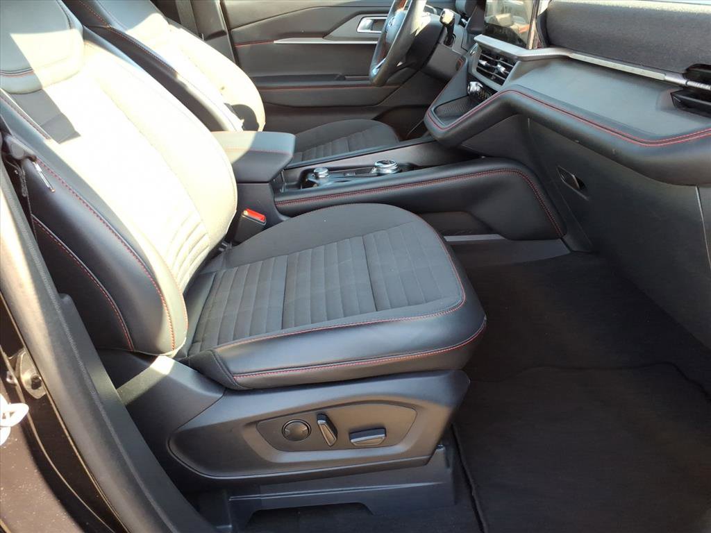 Used 2025 Ford Explorer ST-Line w/ ST-Line Street Pack image 9