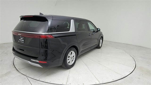 Used 2022 Kia Carnival LX image 5