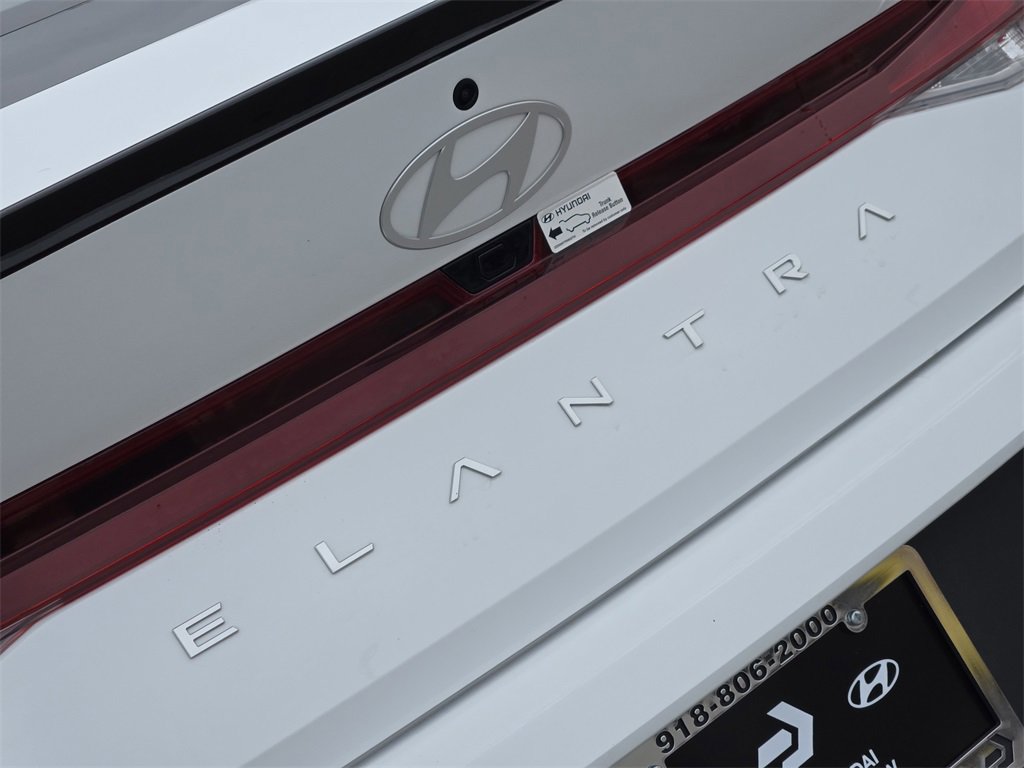 Used 2025 Hyundai Elantra Sport image 7
