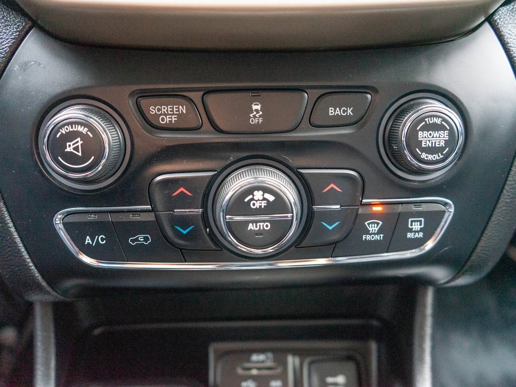 Used 2018 Jeep Cherokee Limited image 25