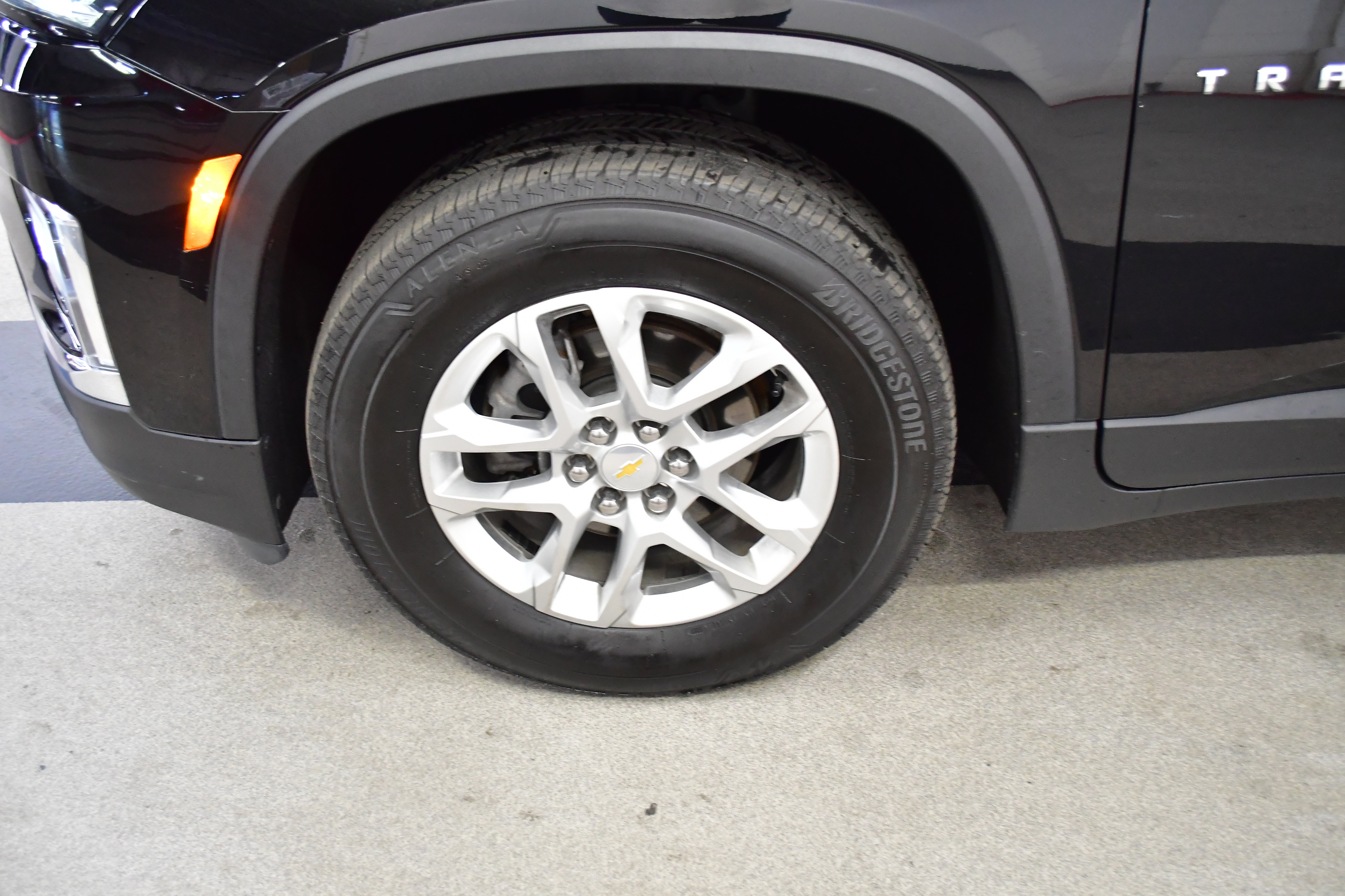 Used 2023 Chevrolet Traverse LS FWD image 35