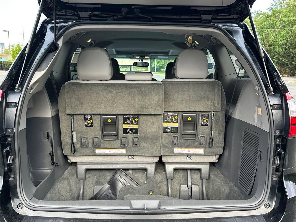 Used 2017 Toyota Sienna XLE w/ XLE Navigation Package FWD image 7