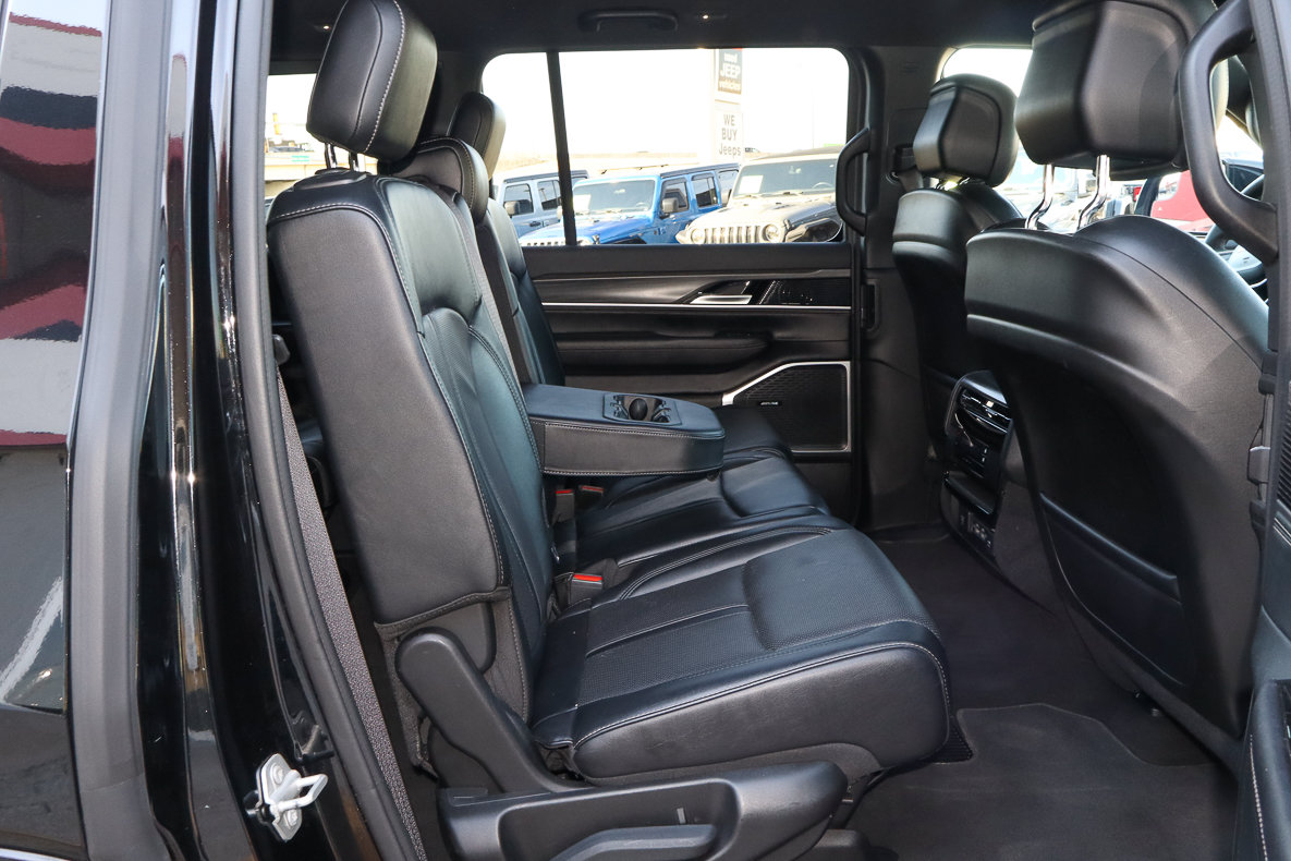 Used 2024 Jeep Wagoneer Series II w/ Flexible Seating Group AWD/4WD image 29