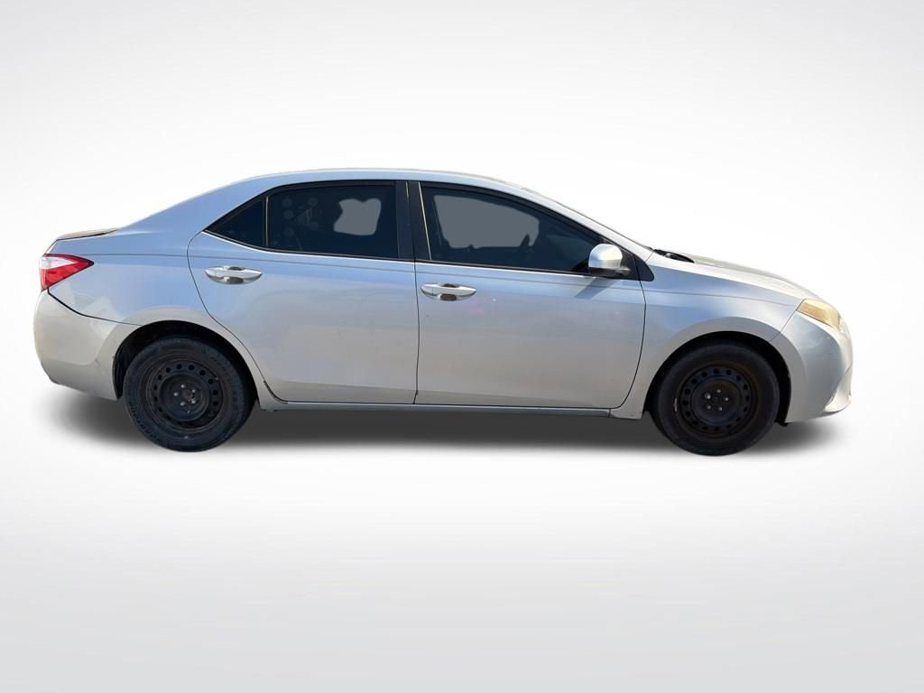 Used 2015 Toyota Corolla LE FWD image 4