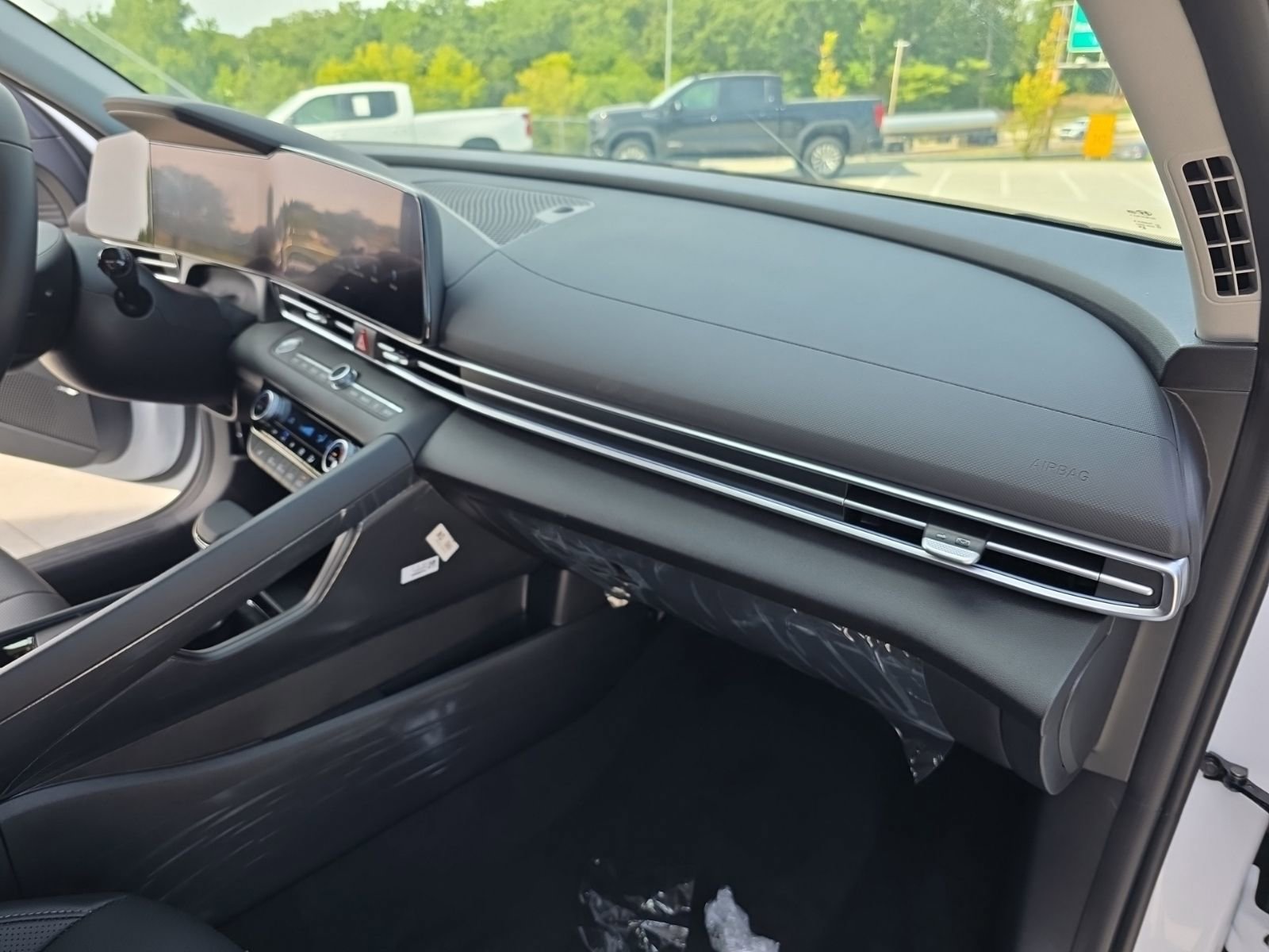 New 2025 Hyundai Elantra Limited image 33