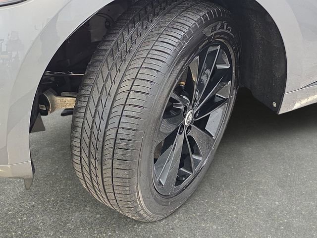 Used 2024 Jaguar F-PACE R-Dynamic S image 32