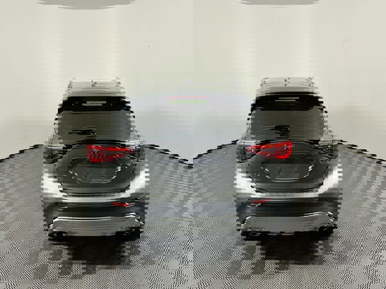 Used 2018 INFINITI QX30 Premium w/ Navigation Package image 4