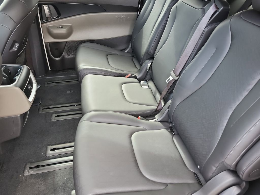 New 2026 Kia Carnival LXS FWD image 11