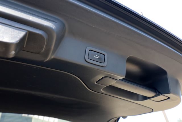 Used 2020 Jaguar F-PACE Premium image 45