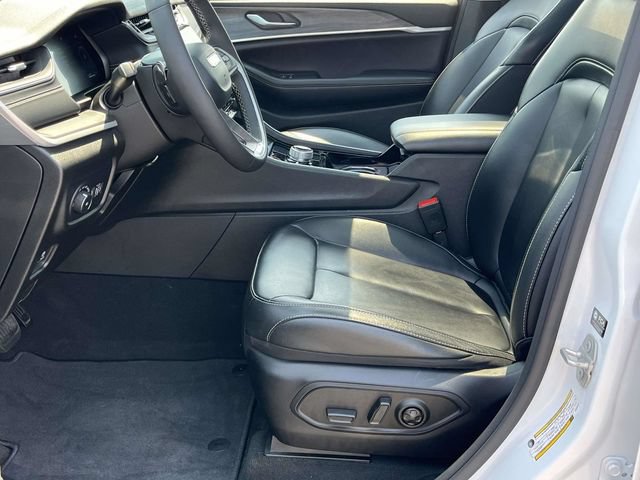 Used 2023 Jeep Grand Cherokee Limited AWD/4WD image 13