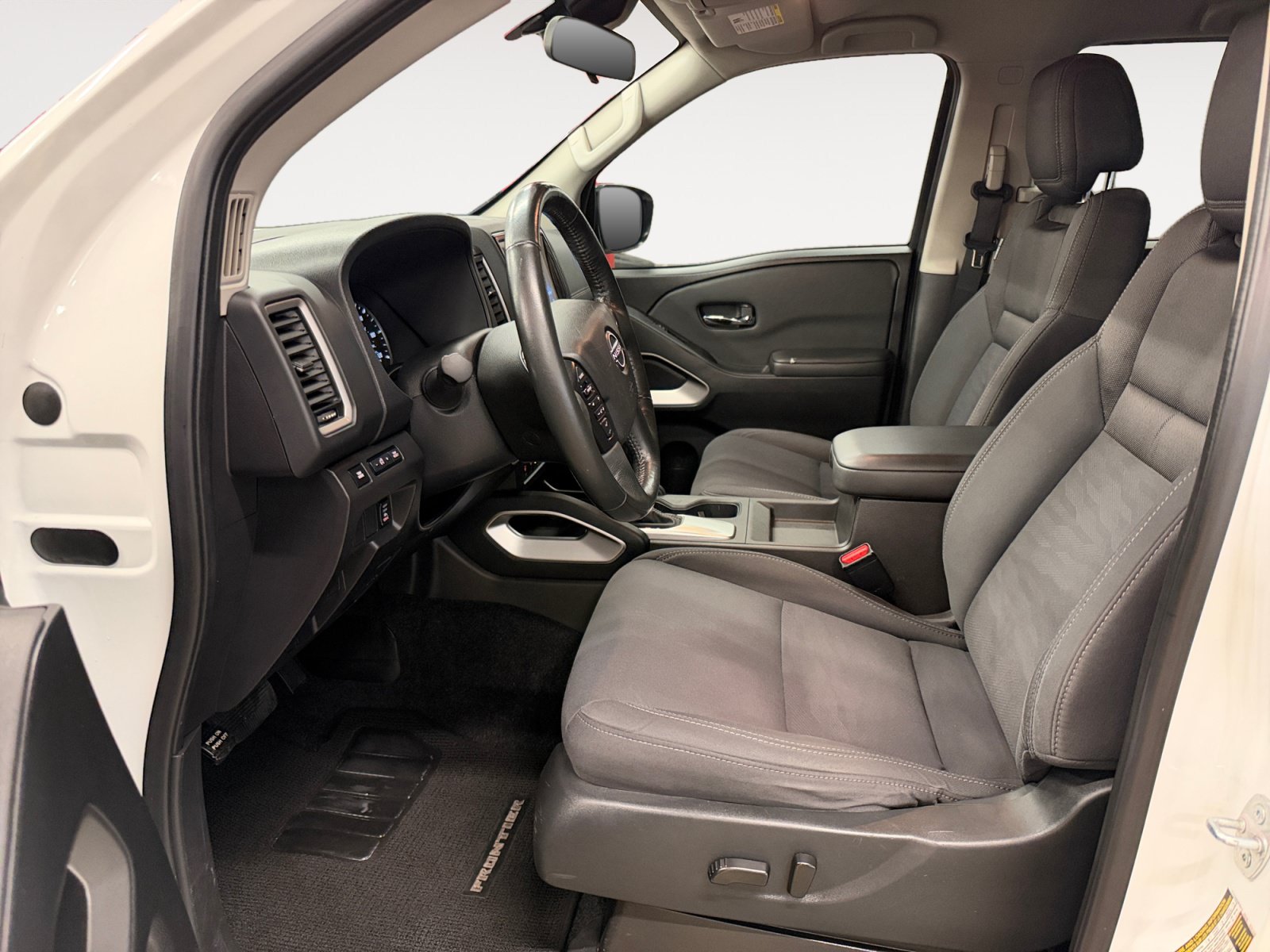 Used 2024 Nissan Frontier SV w/ Technology Package RWD image 23