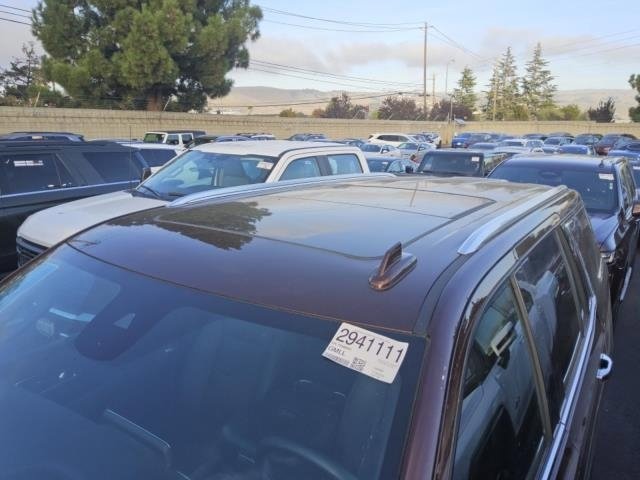 Used 2023 Chevrolet Tahoe High Country image 2