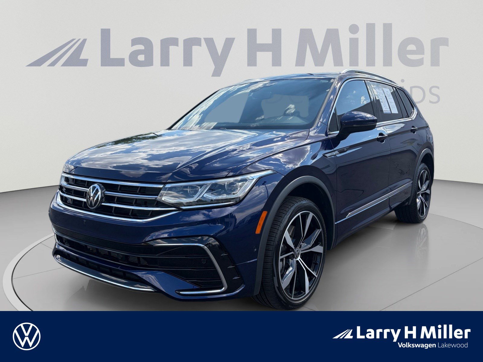 Used 2023 Volkswagen Tiguan SEL R-Line AWD/4WD image 1