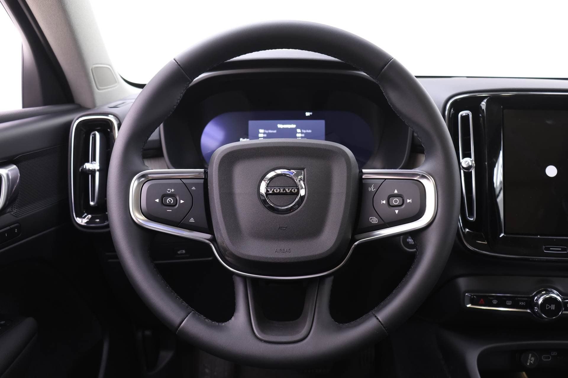 New 2026 Volvo XC40 B5 Plus w/ Protection Package Premier AWD/4WD image 15