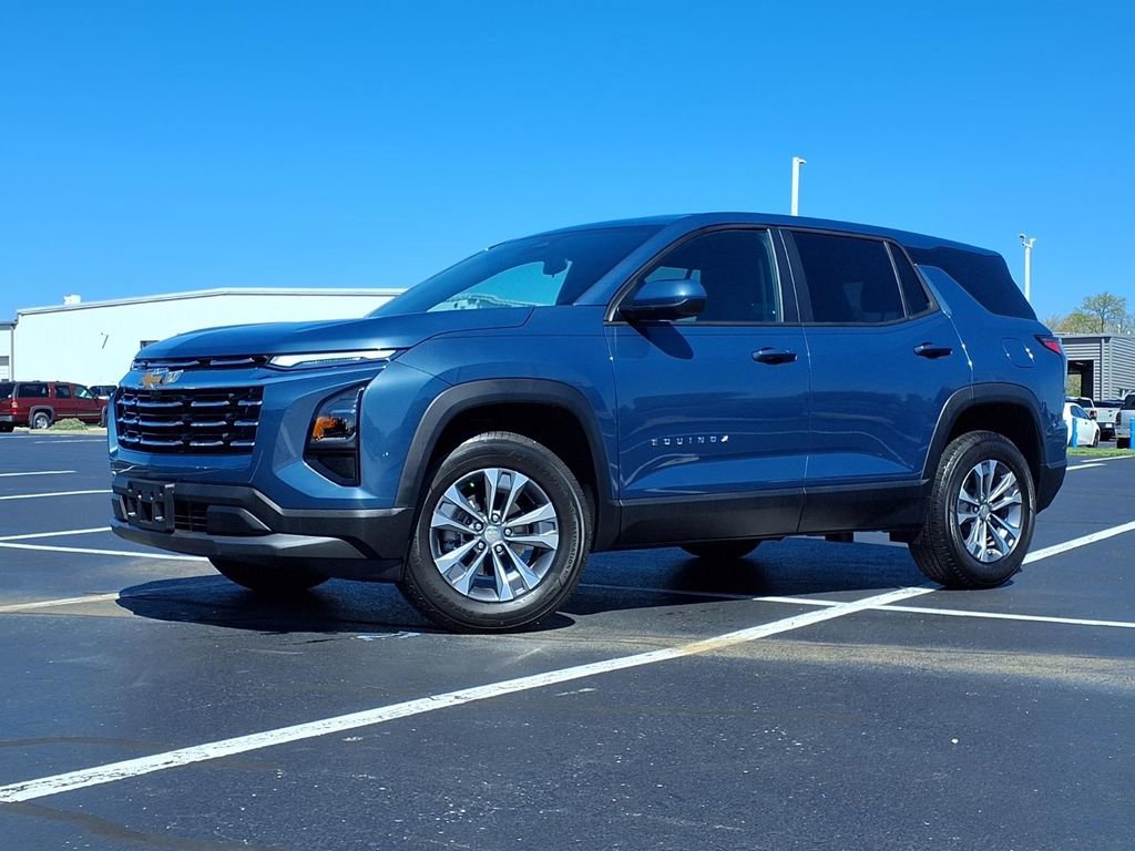 Used 2026 Chevrolet Equinox LT FWD image 2