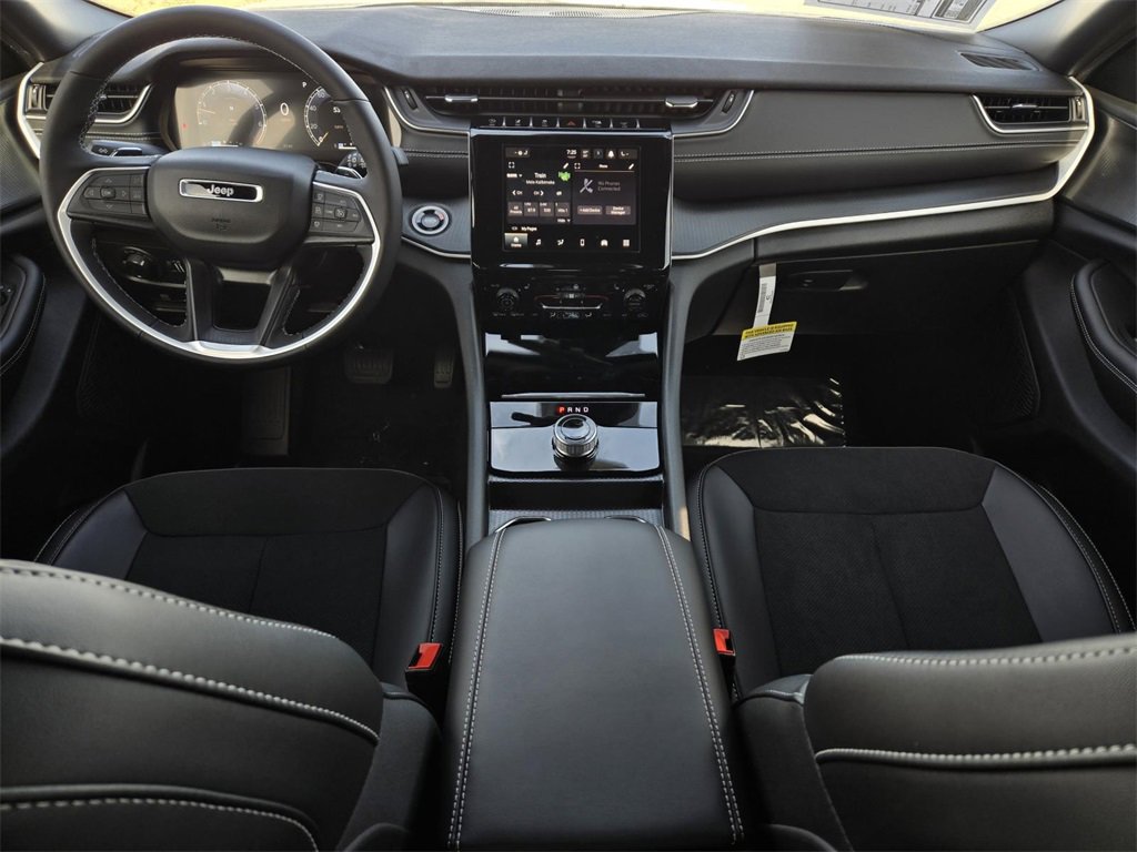 New 2025 Jeep Grand Cherokee Altitude image 13