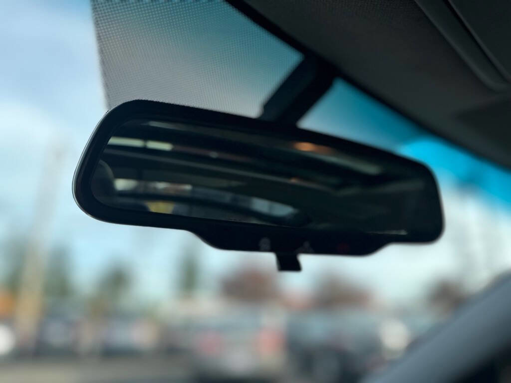 Used 2013 Hyundai Veloster w/ Tech Pkg image 19