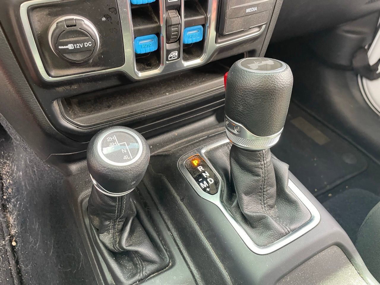 Used 2023 Jeep Wrangler Sport S image 5