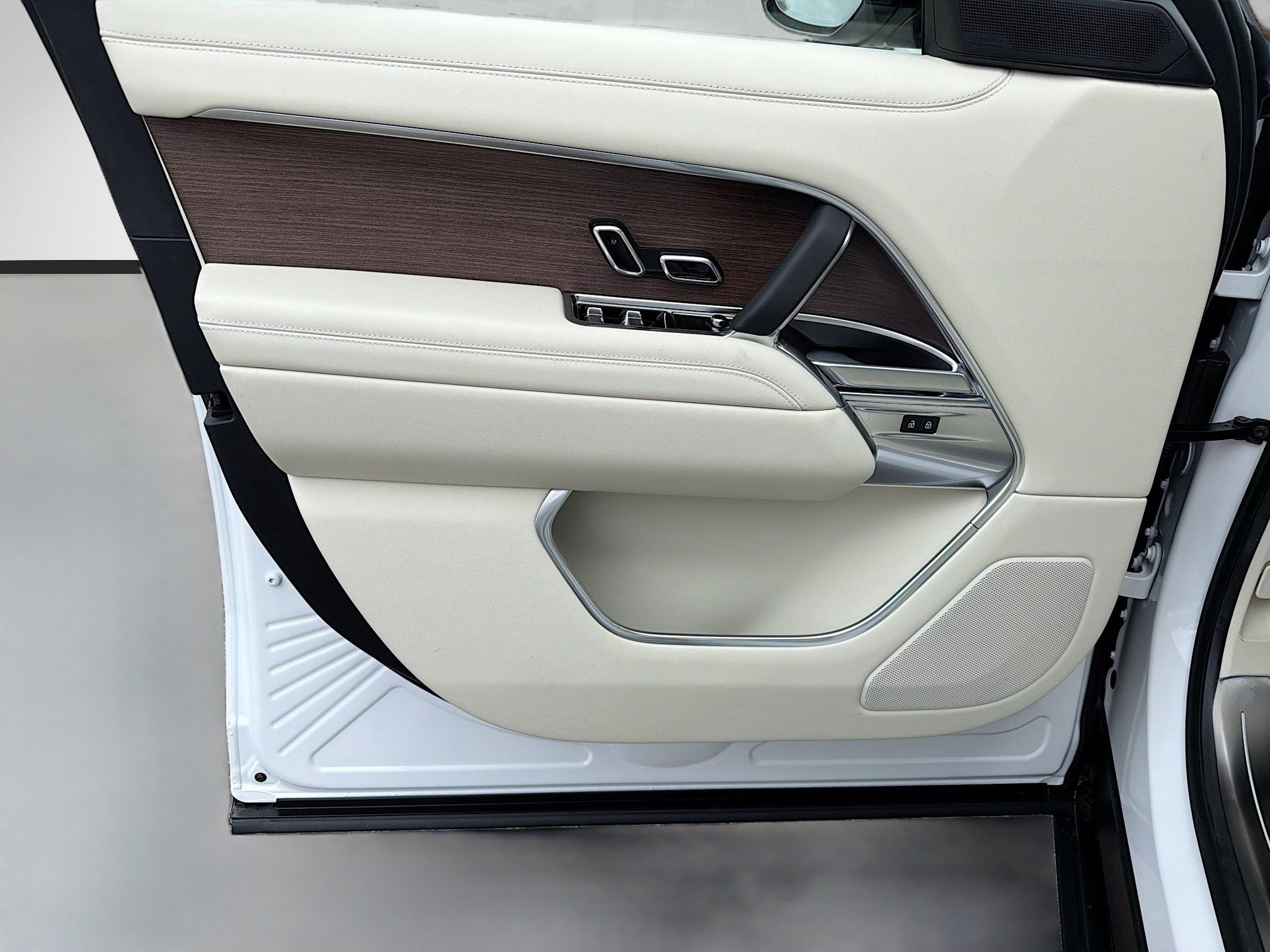 New 2026 Land Rover Range Rover SE AWD/4WD image 22