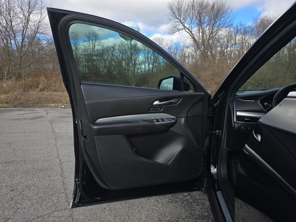 Used 2022 Cadillac XT4 Premium Luxury w/ Safety Alert Package image 19